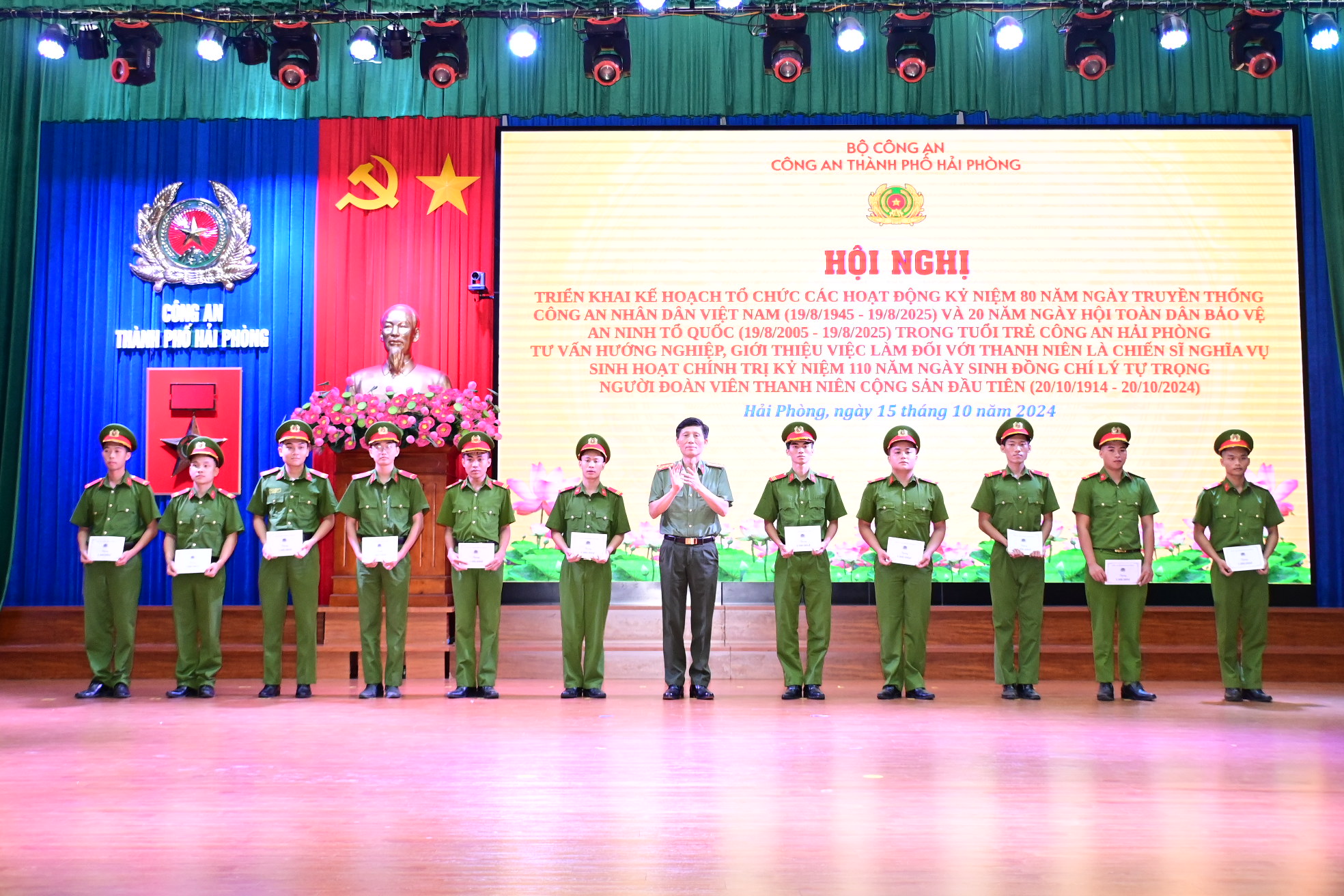 Tư vấn hướng nghiệp, giới thiệu việc làm cho thanh niên là chiến sĩ nghĩa vụ